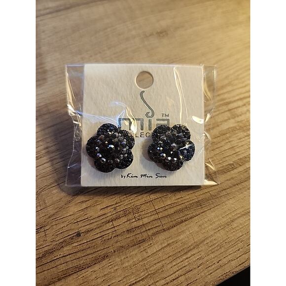 Mia Collection Kim Min Sun Black Floral Gem Earrings Flower Shaped - Picture 1 of 5